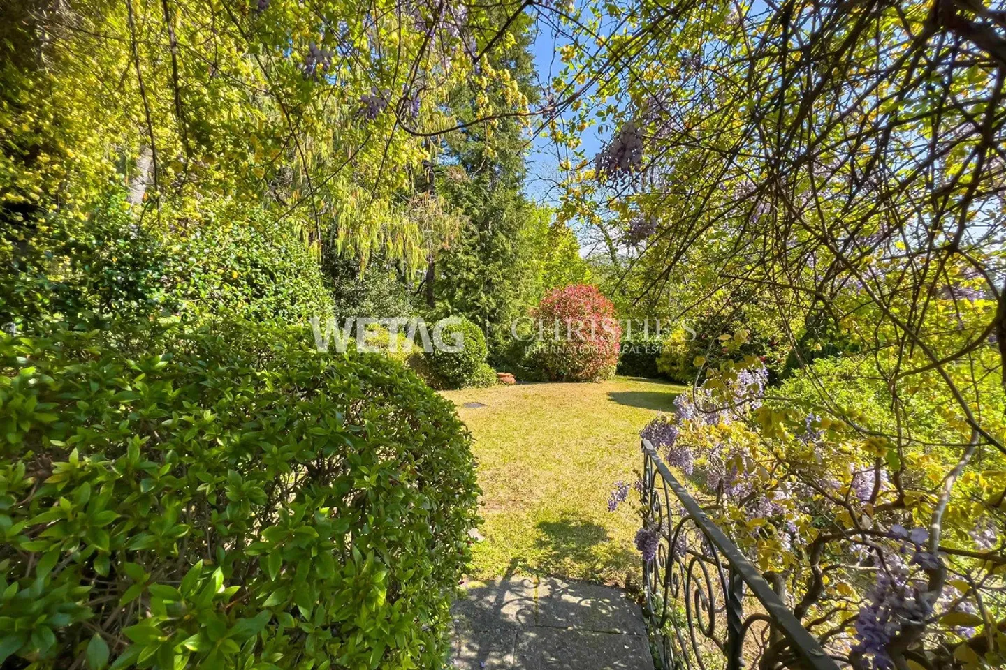 Villa méditerranéenne à rénover dans un emplacement de choix avec vue sur le lac à 180° à R... - Photo 9 sur 10