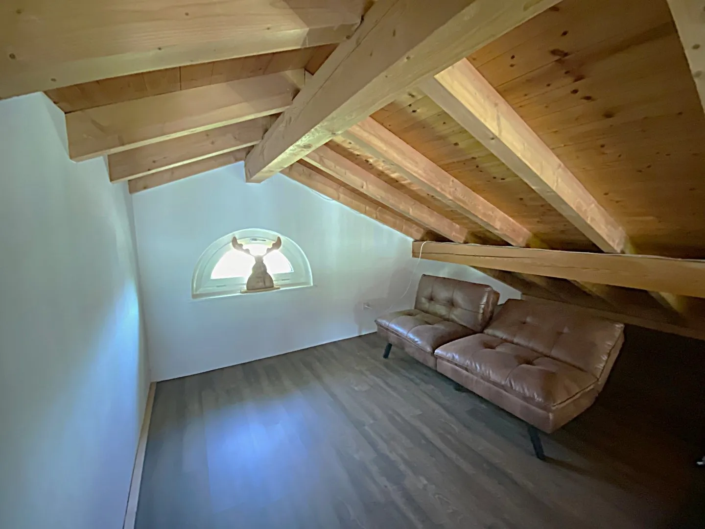 Magnifique maison individuelle rénovée de 6,5 pièces à Walperswil dans un endroit calme. - Photo 36 sur 38