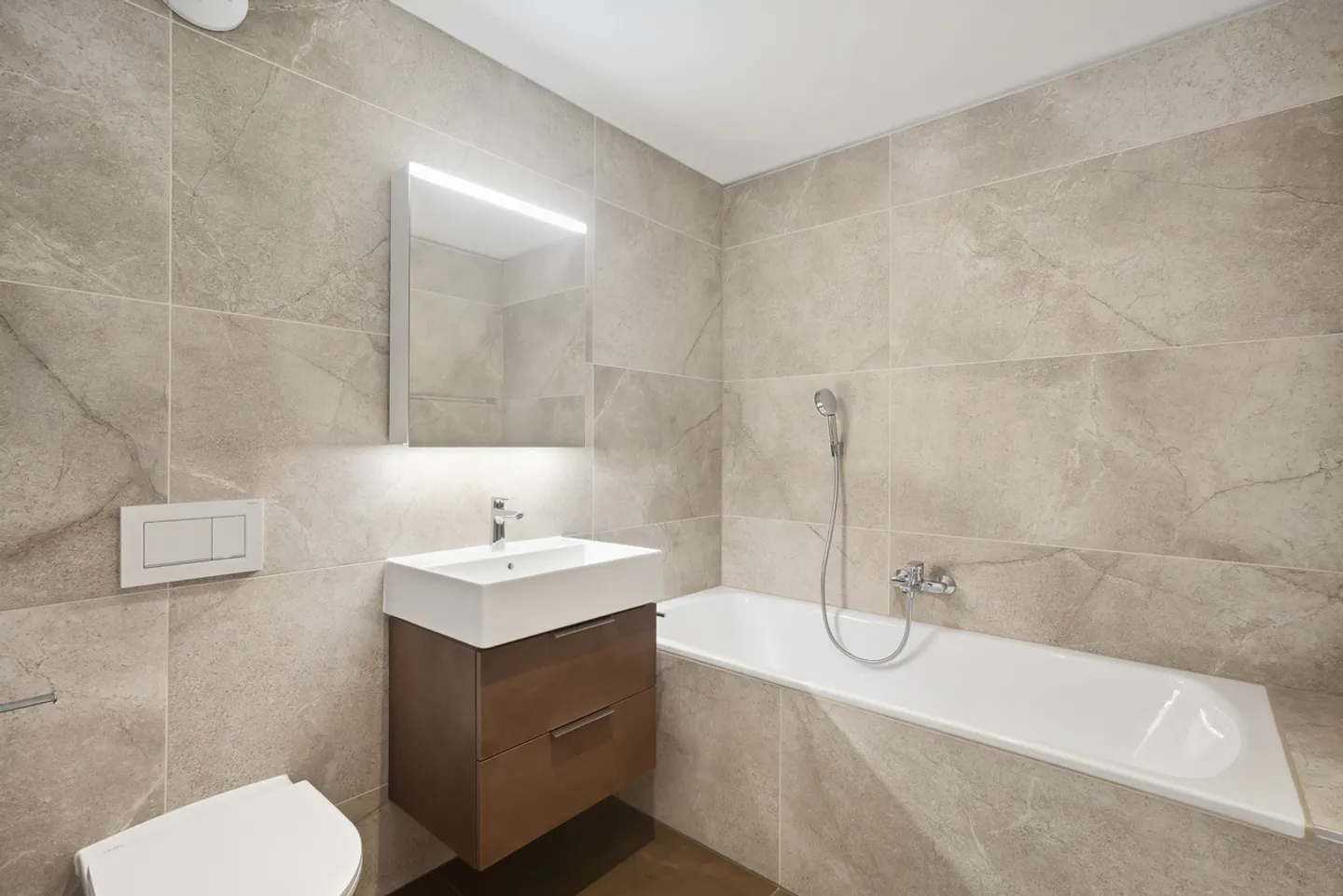 PPE Apartment - Photo 7 of 10