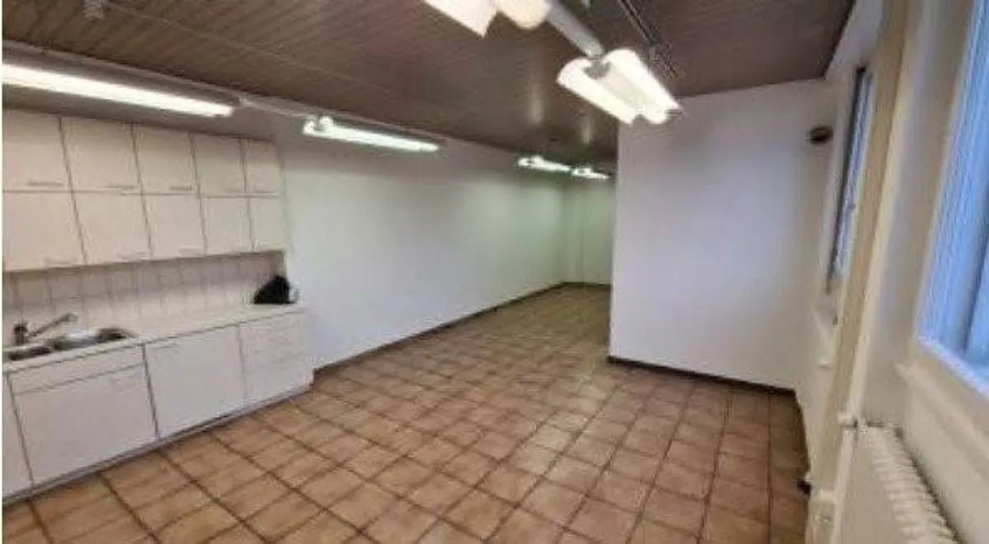 Vielseitige Gewerbefläche in Regensdorf - Foto 3 von 4