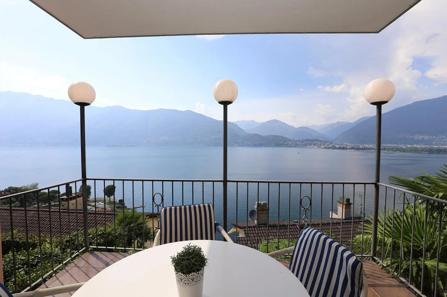 2-room condominium with magnificent views of Lake Maggiore - Photo 3 of 23