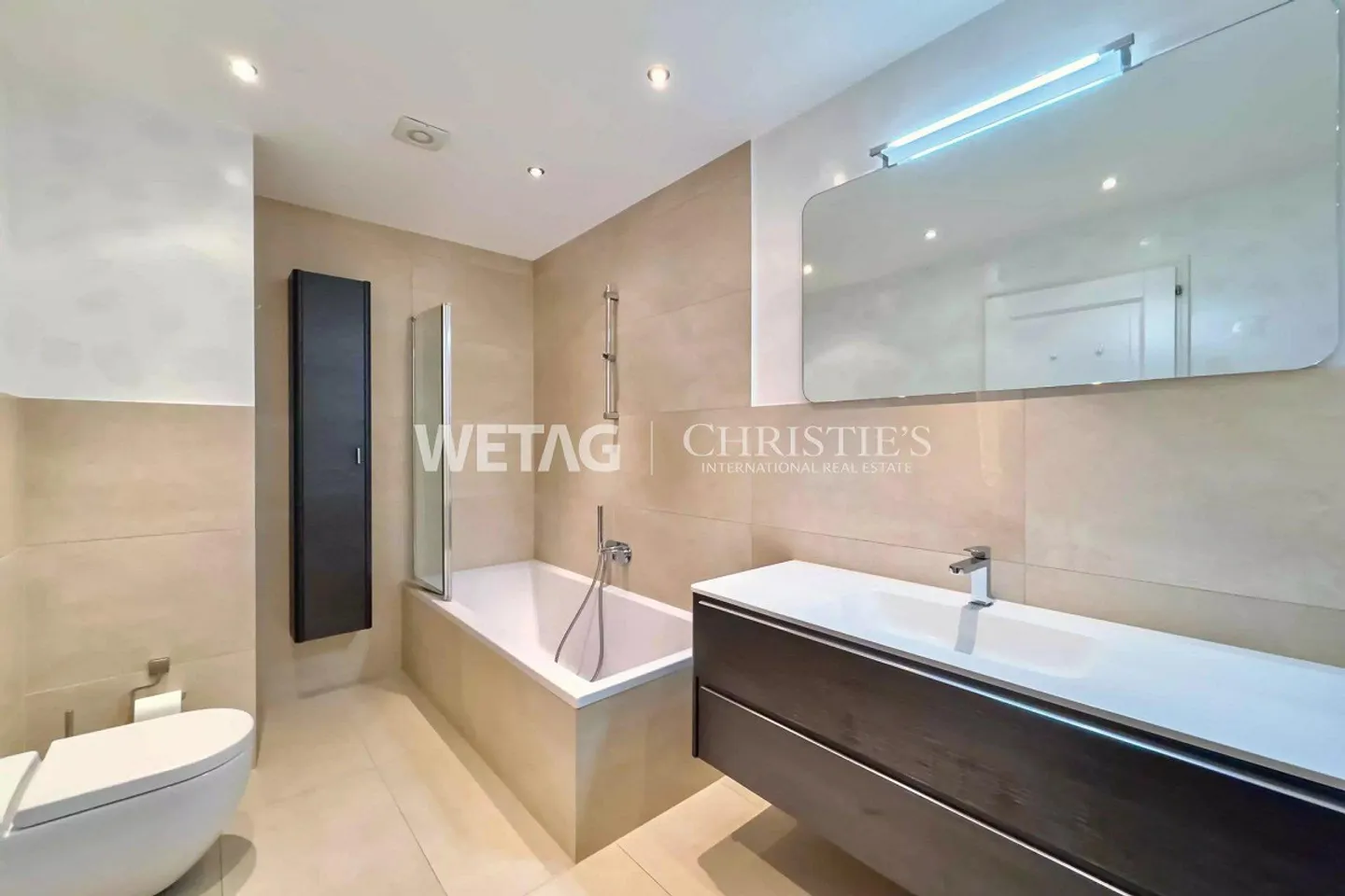Elegant Villa in Lugano-Neggio with a free view of Lake Lugano... - Photo 9 of 11