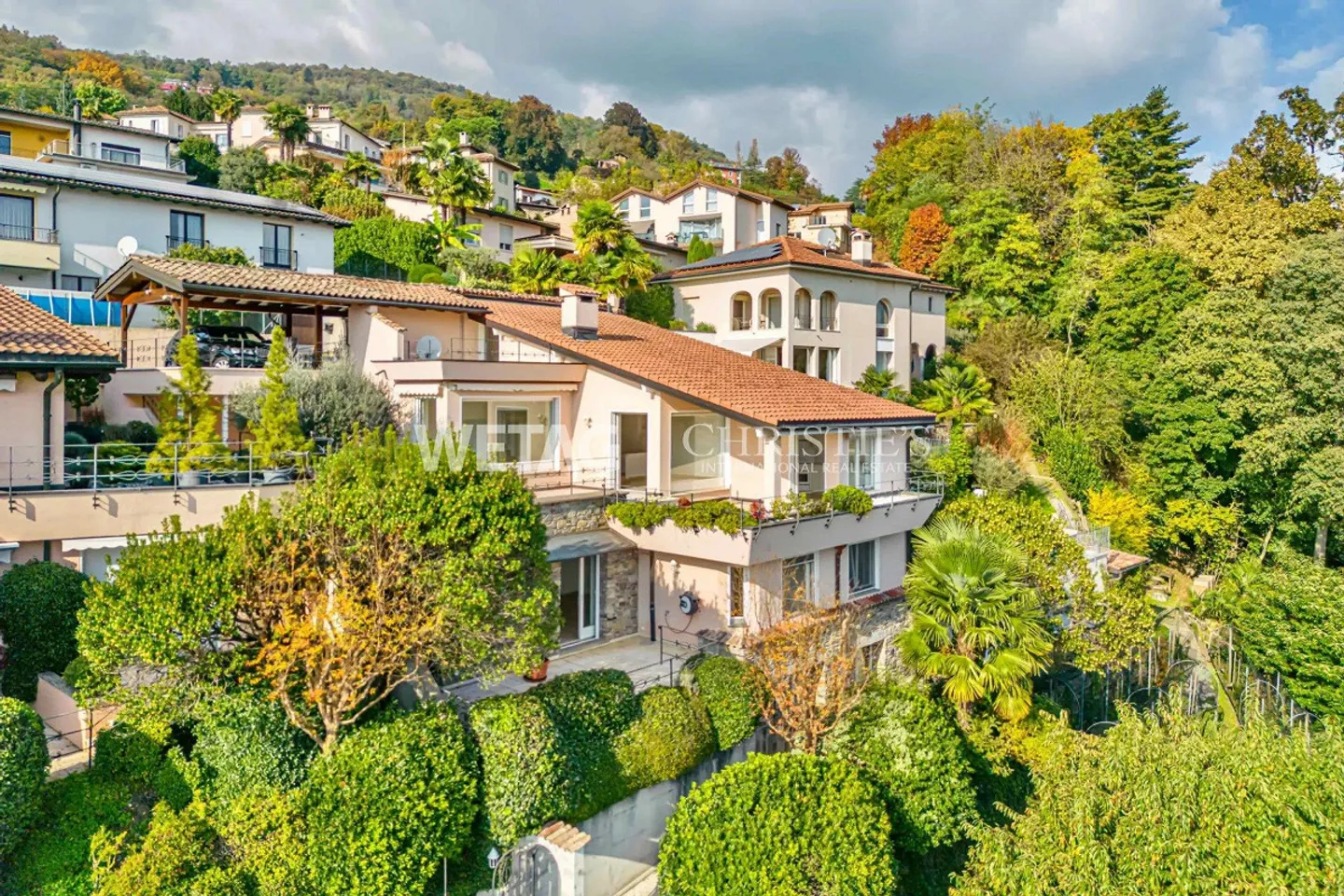 Elegant Villa in Lugano-Neggio with a free view of Lake Lugano... - Photo 1 of 11