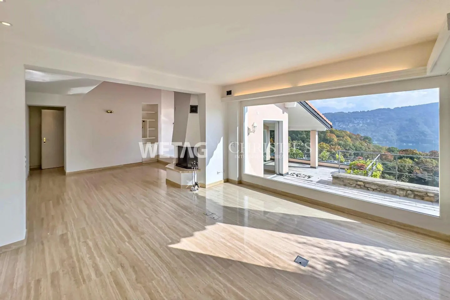 Elegant Villa in Lugano-Neggio with a free view of Lake Lugano... - Photo 3 of 11