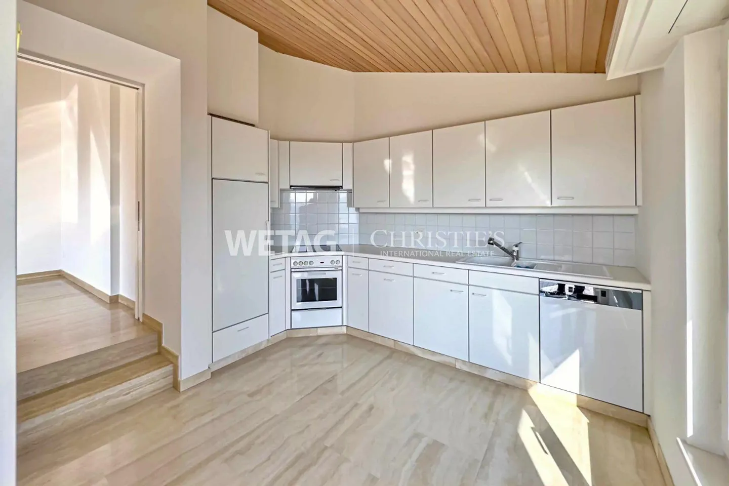 Elegant Villa in Lugano-Neggio with a free view of Lake Lugano... - Photo 4 of 11