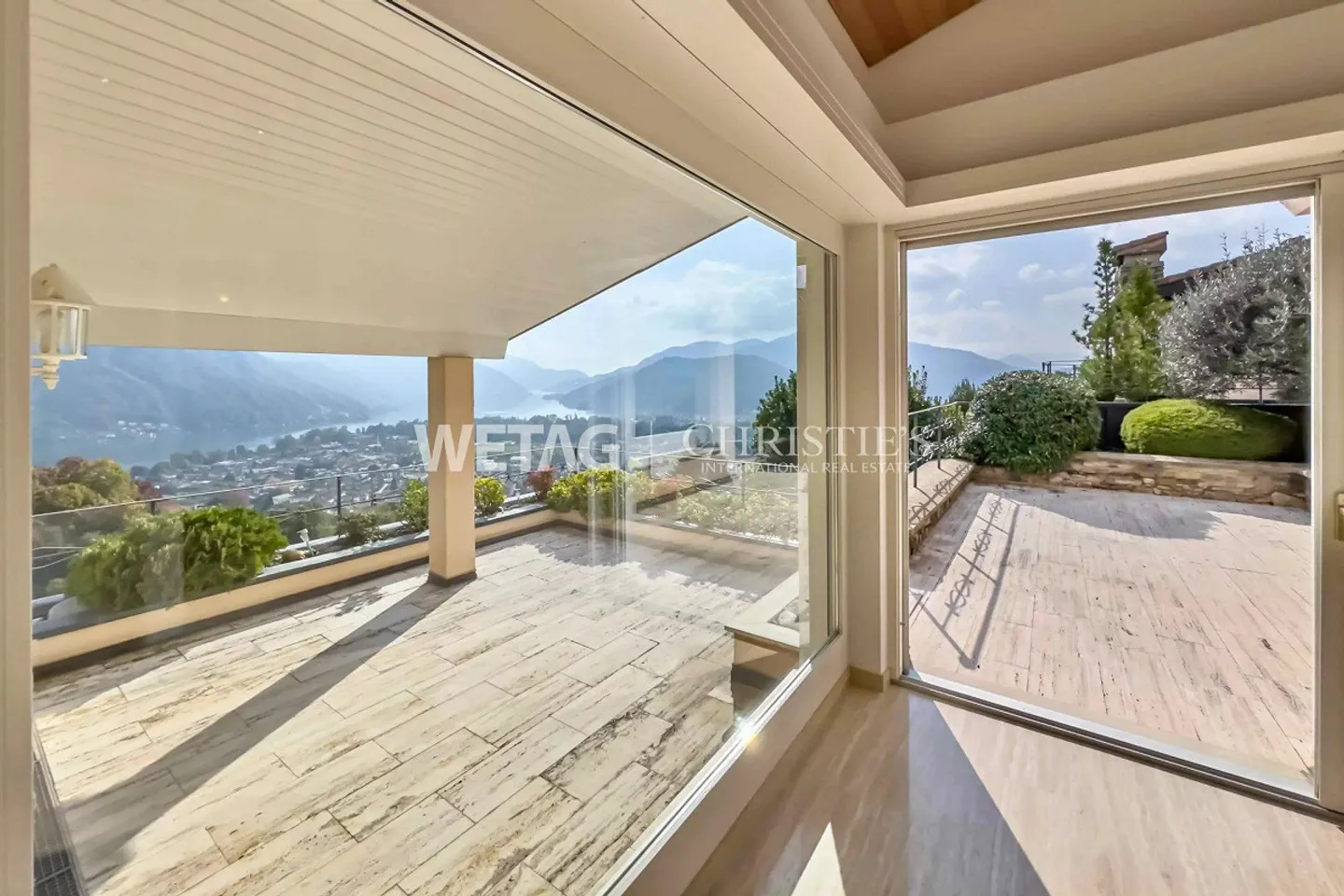 Elegant Villa in Lugano-Neggio with a free view of Lake Lugano... - Photo 5 of 11