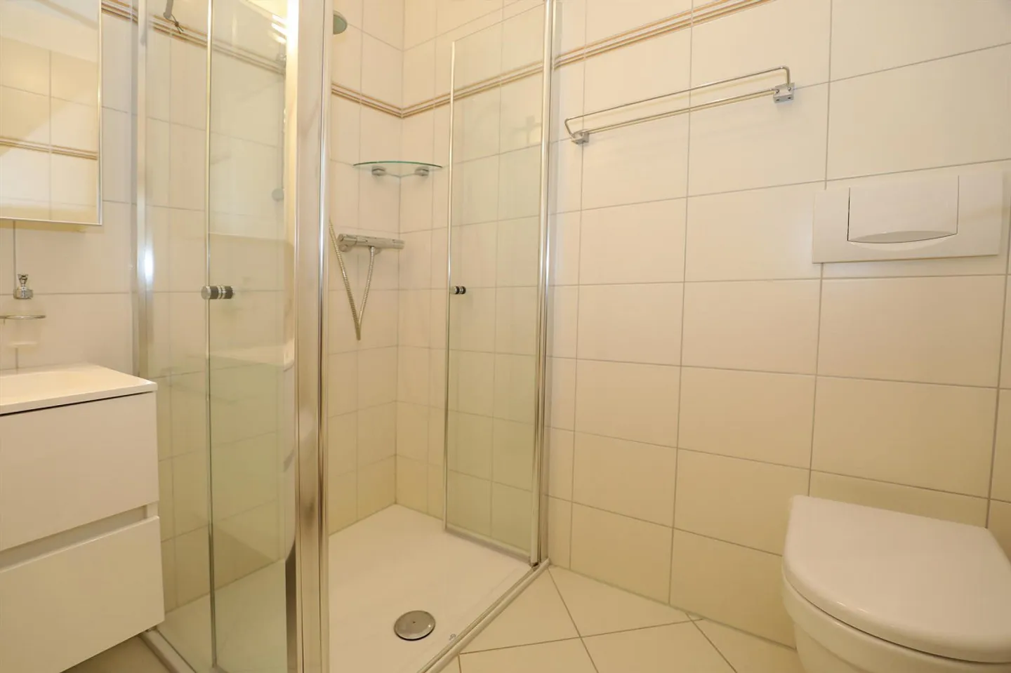 2-room condominium with magnificent views of Lake Maggiore - Photo 15 of 23