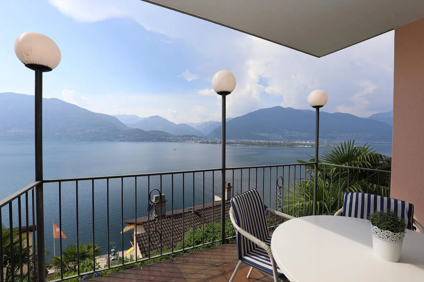 2-room condominium with magnificent views of Lake Maggiore - Photo 17 of 23