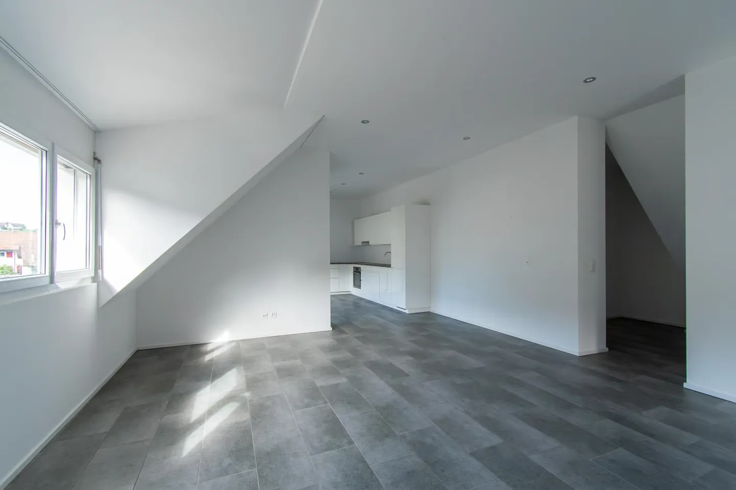 Appartamento di 2,5 locali di alta qualità con loggia - Foto 2 di 13