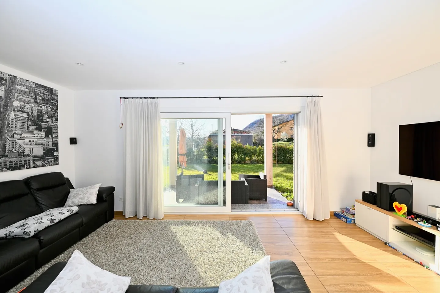 Moderne Einfamilienhaus mit Garten und Panoramablick - Foto 2 von 18