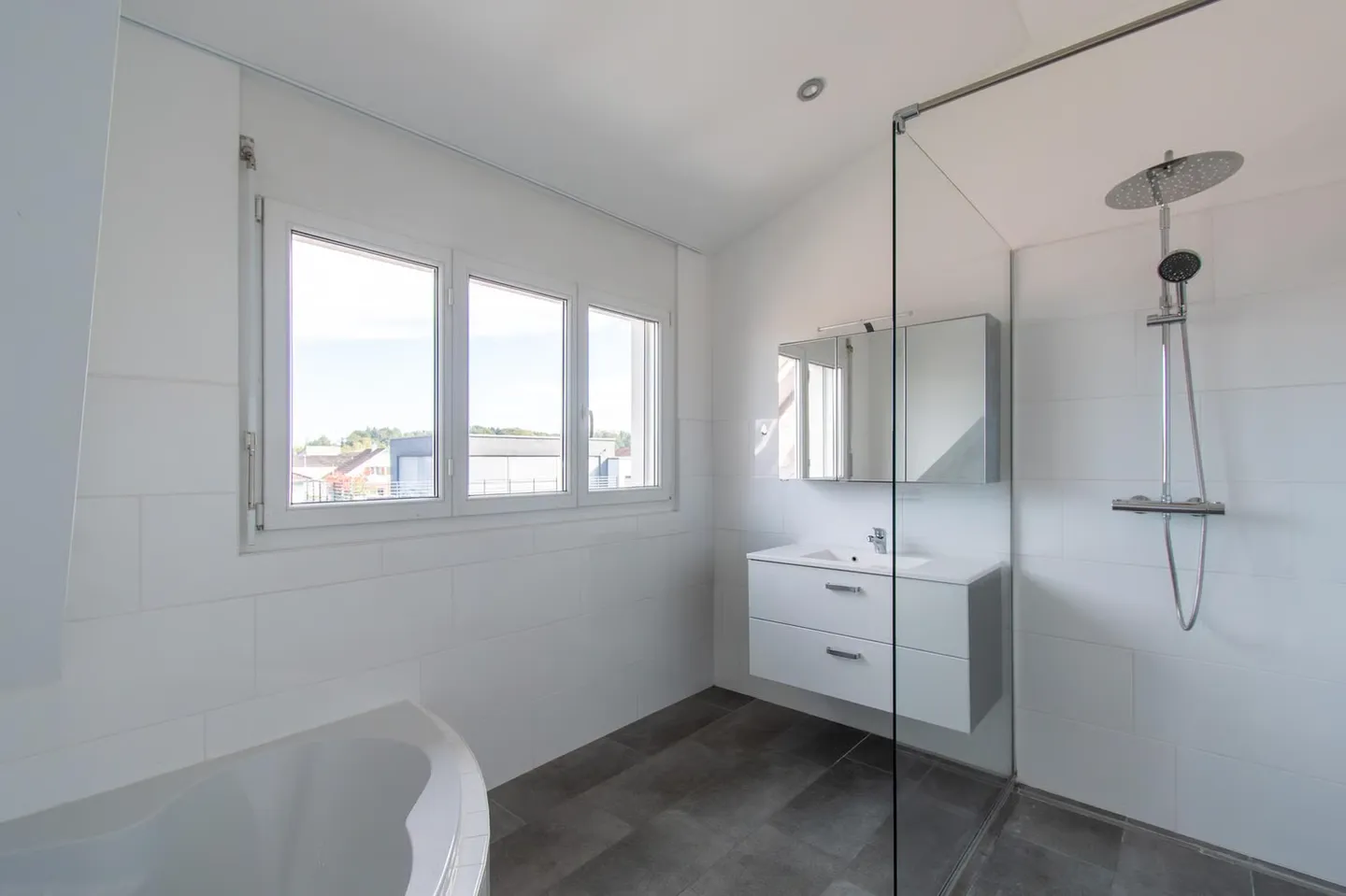 Appartamento di 2,5 locali di alta qualità con loggia - Foto 11 di 13