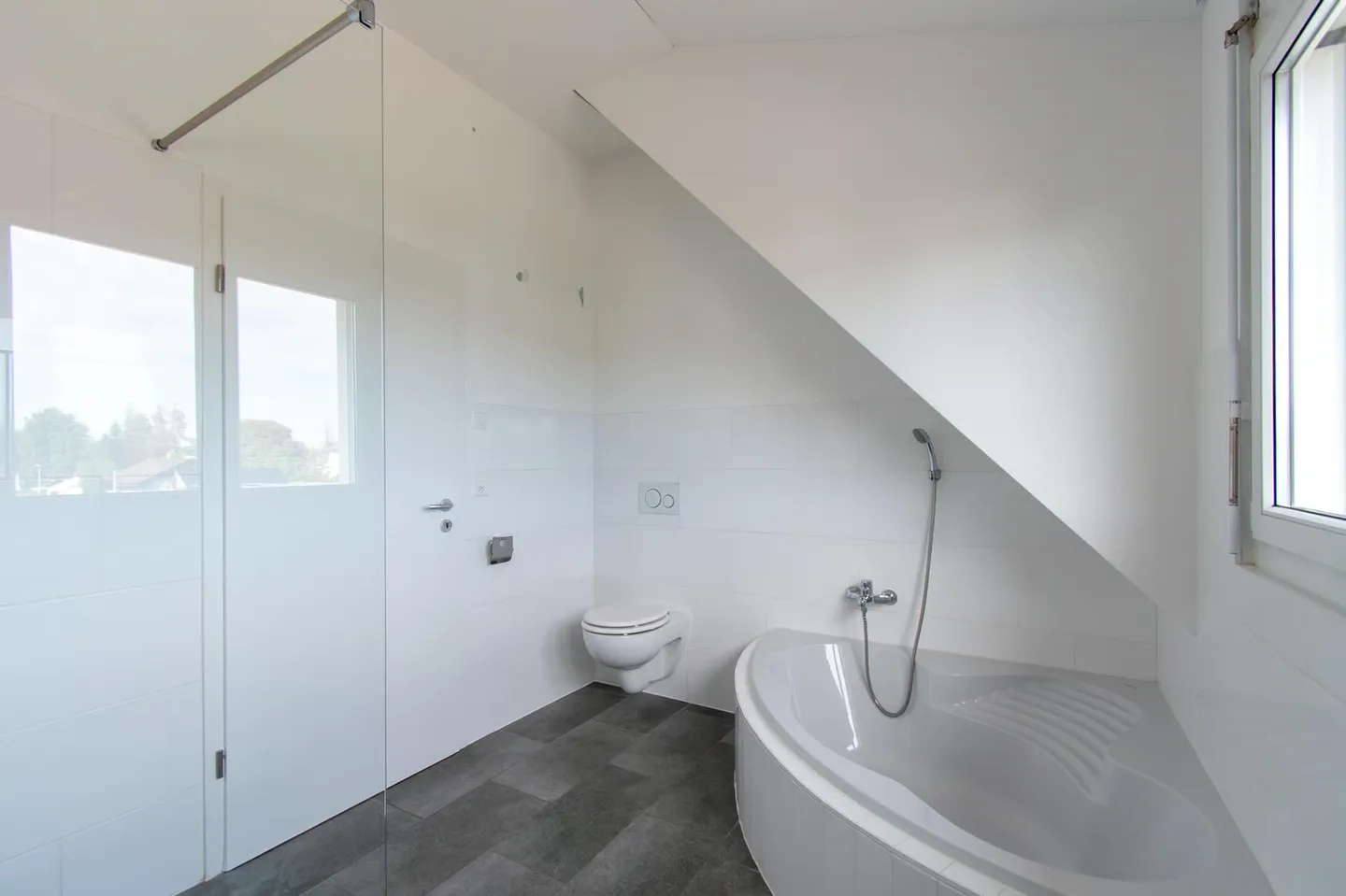 Appartamento di 2,5 locali di alta qualità con loggia - Foto 12 di 13