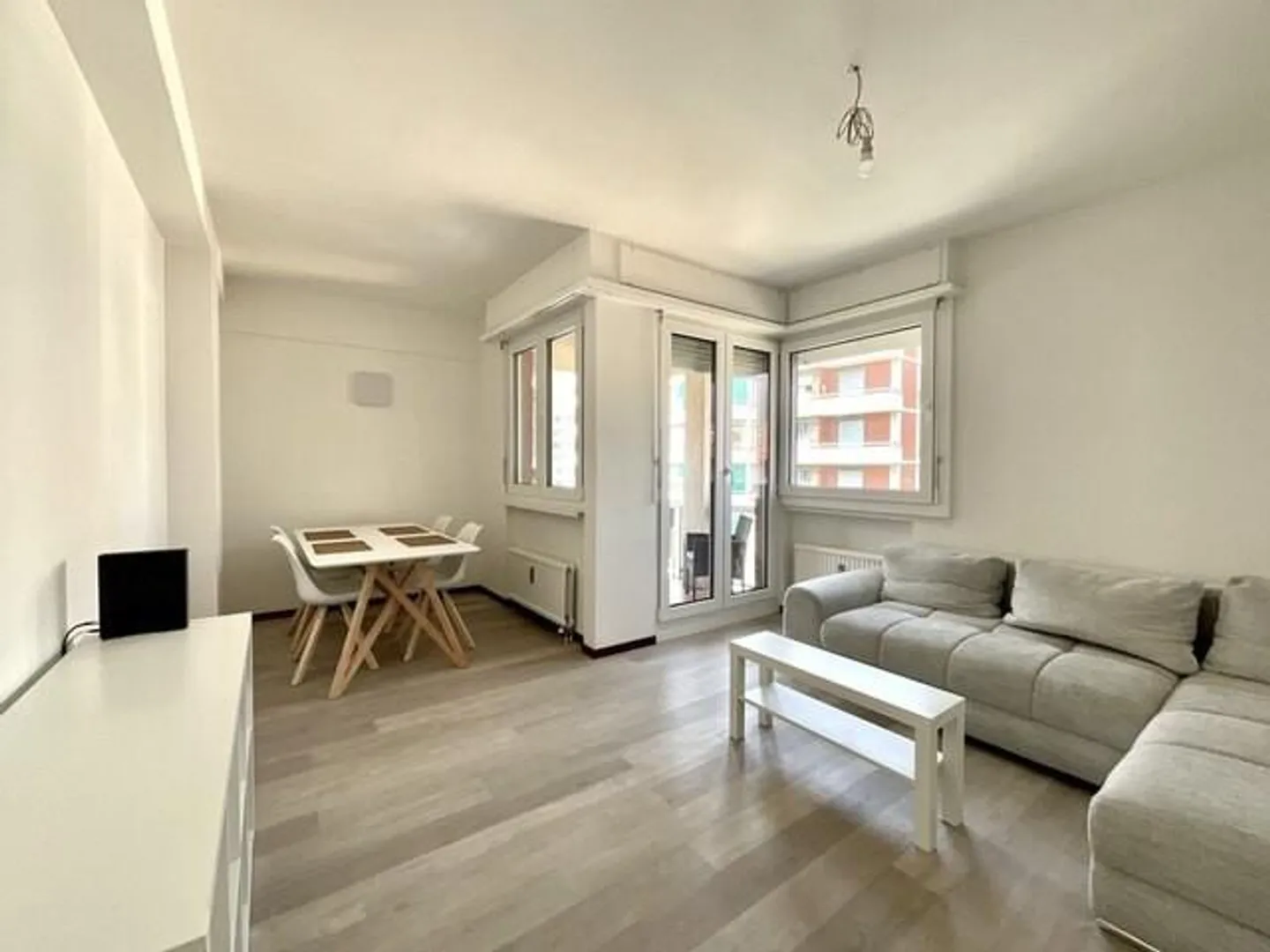 LUGANO - 4.5 Room Apartment for Rent, Renovated with Balcony - Photo 2 of 6