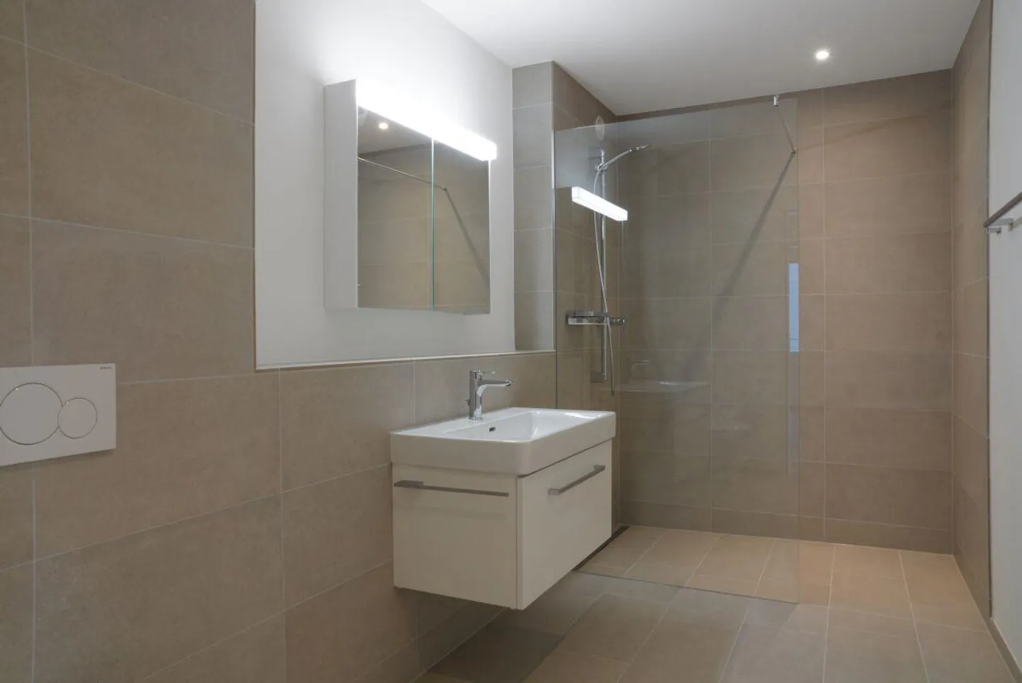 Beautiful living in a quiet location - Photo 2 of 8