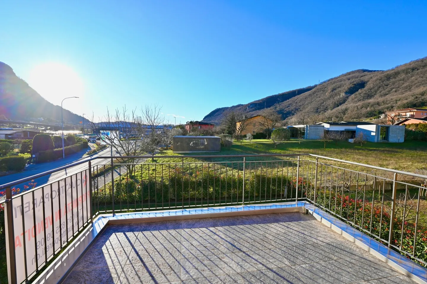Moderne Einfamilienhaus mit Garten und Panoramablick - Foto 8 von 18