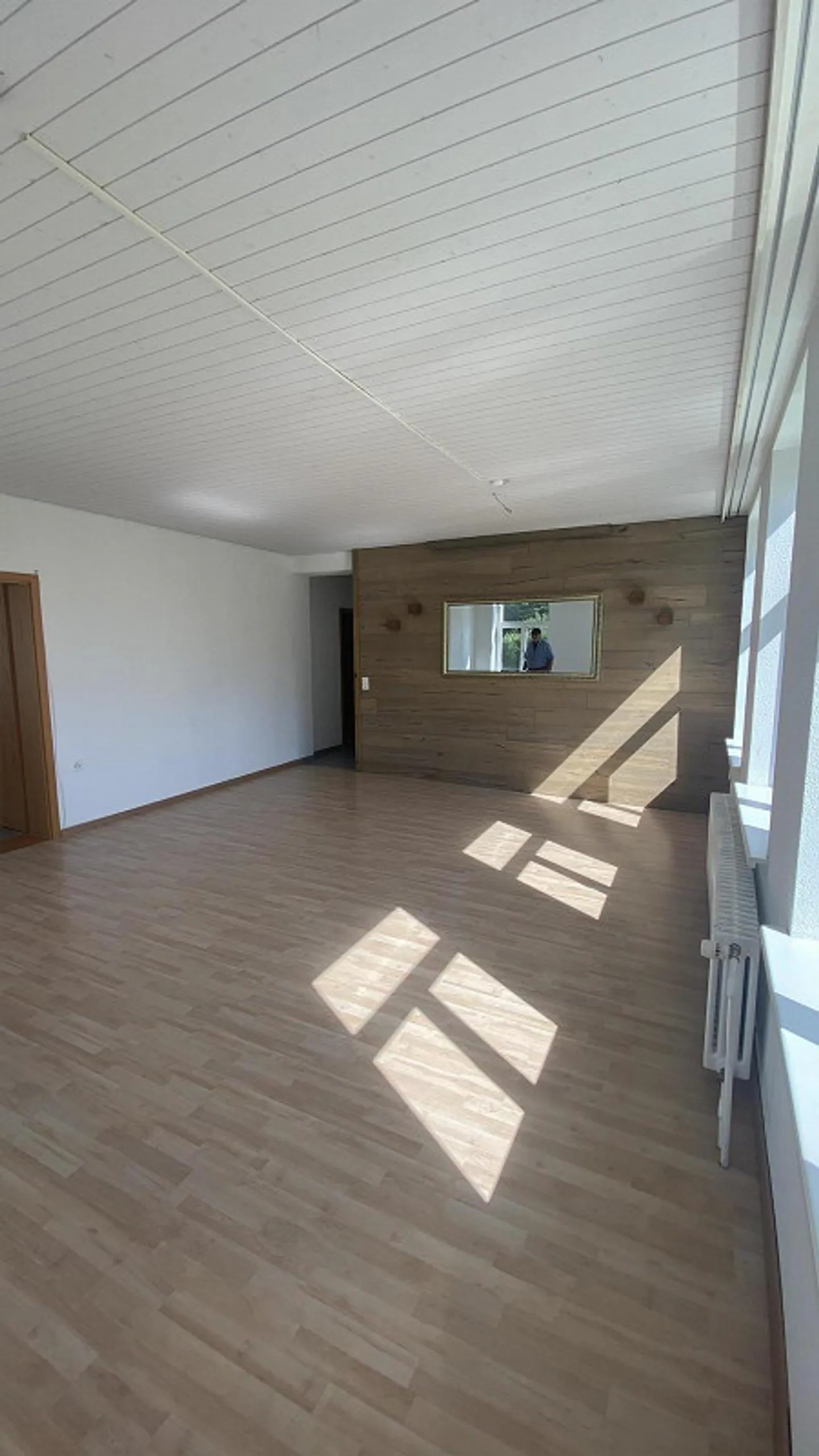 Appartamento di lusso soleggiato di 4 1/2 stanze - Foto 3 di 14