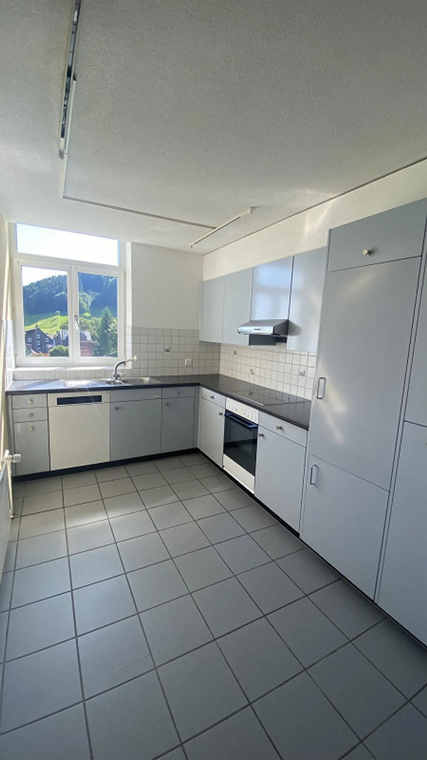 Appartamento di lusso soleggiato di 4 1/2 stanze - Foto 4 di 14