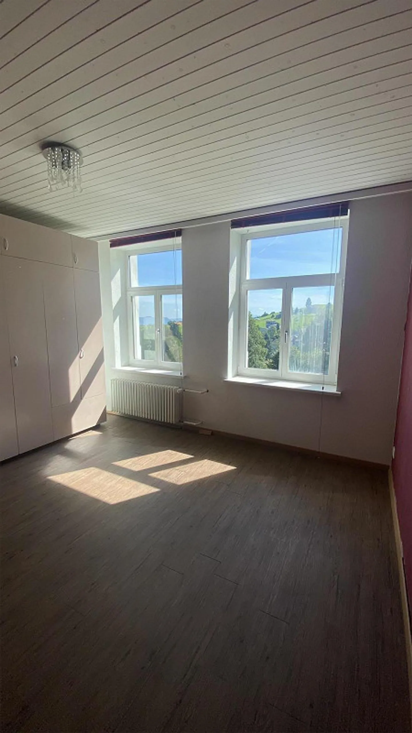 Appartamento di lusso soleggiato di 4 1/2 stanze - Foto 5 di 14
