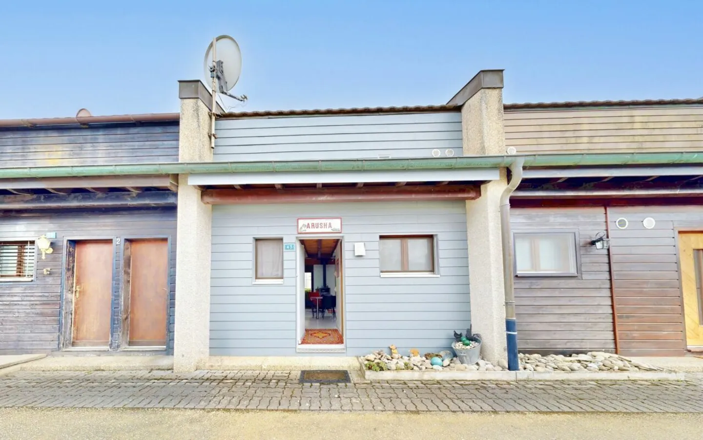 Affascinante Casa a Schiera con Galleria Vicino al Lago - Foto 2 di 10