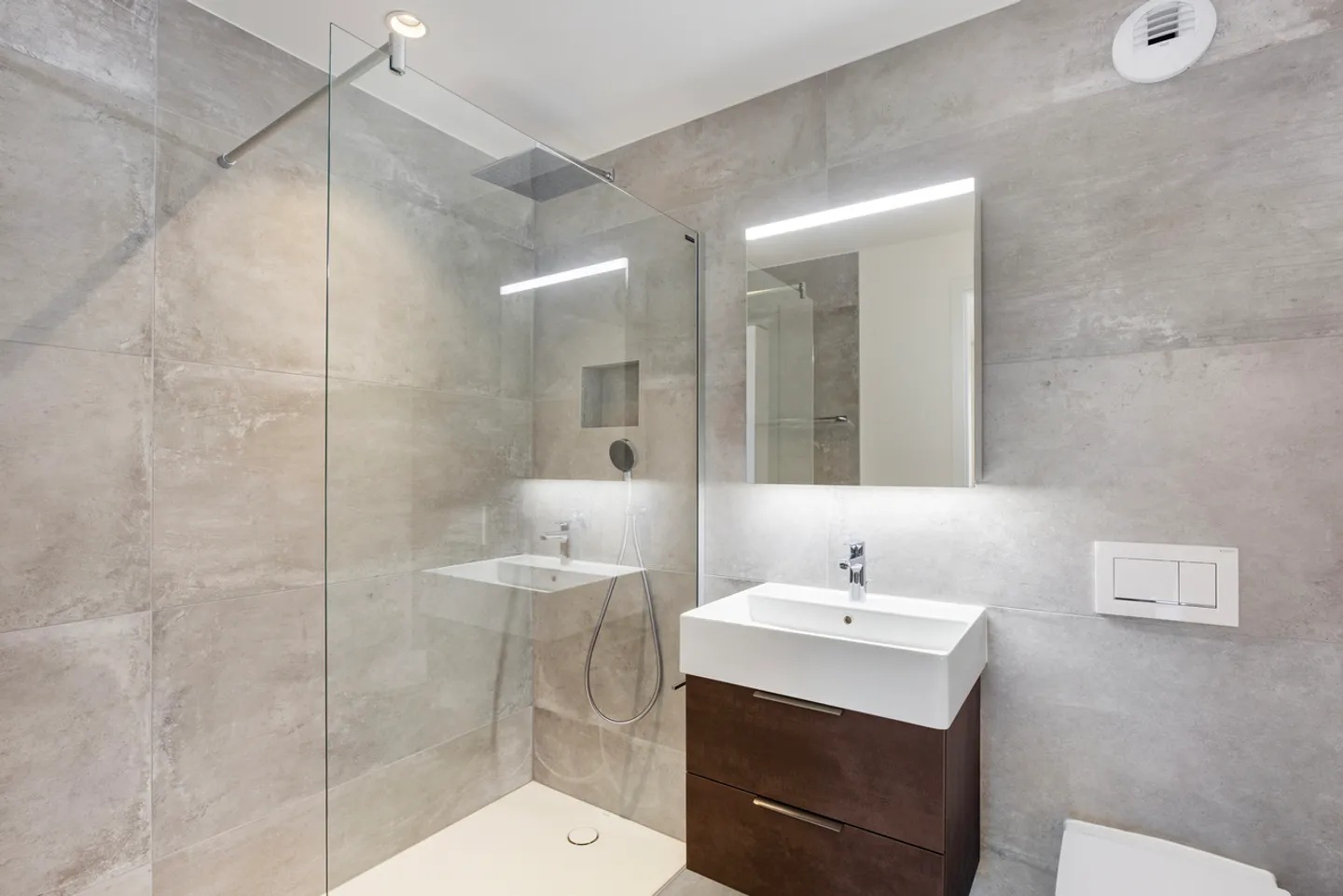 PPE Apartment - Photo 4 of 10