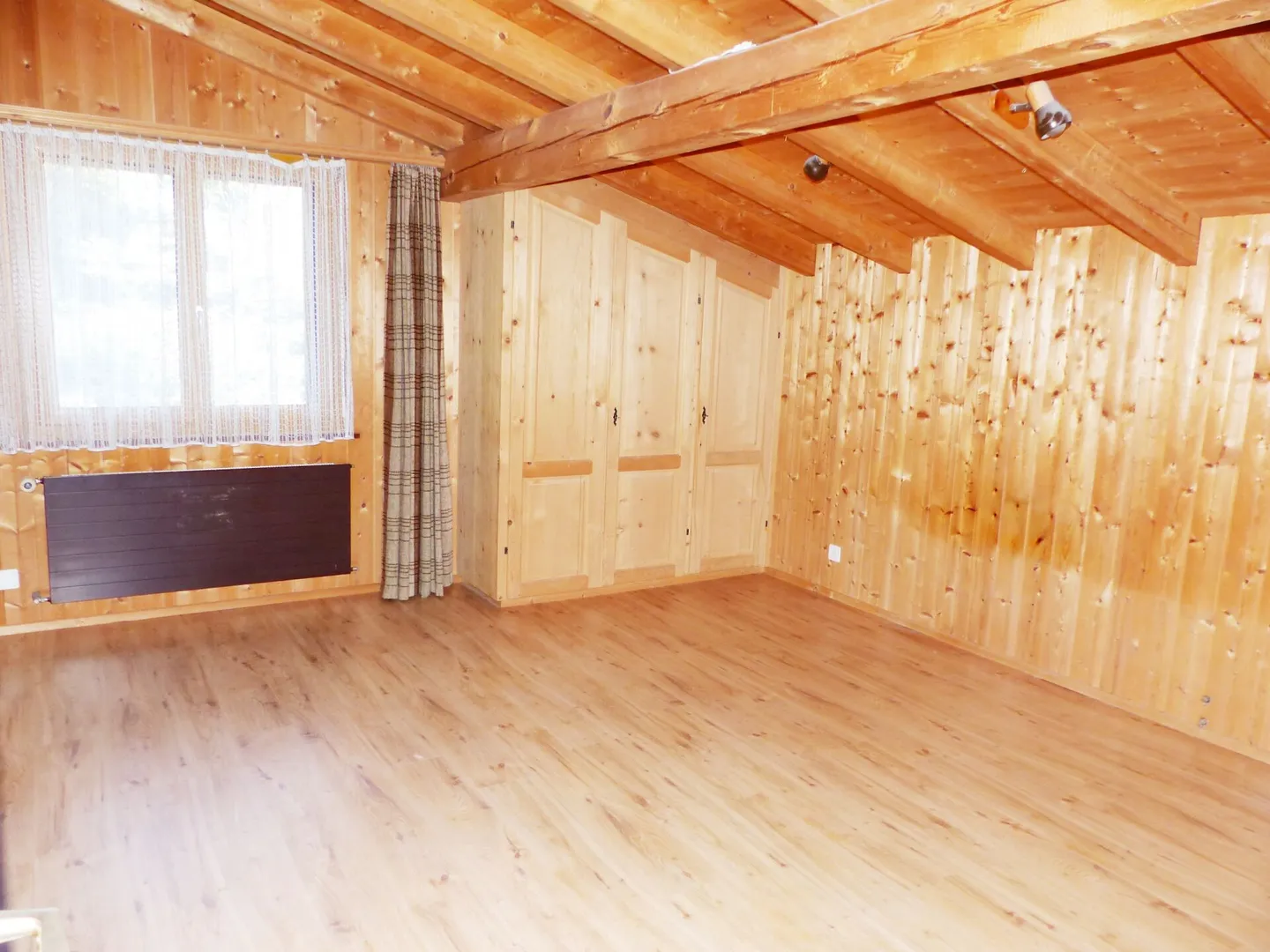 LARGE SINGLE-FAMILY HOUSE WITH POTENTIAL - Photo 13 of 16