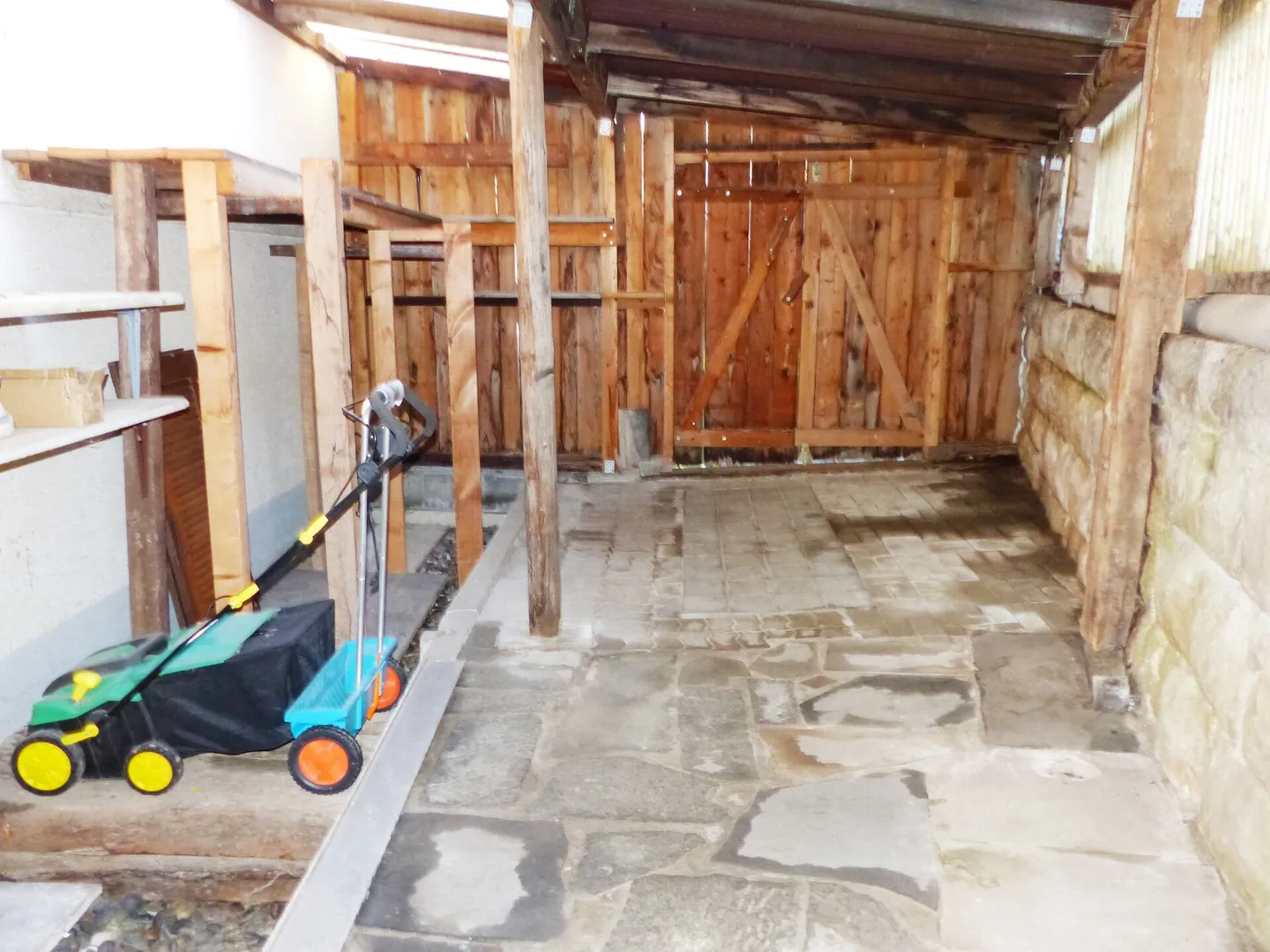 LARGE SINGLE-FAMILY HOUSE WITH POTENTIAL - Photo 15 of 16