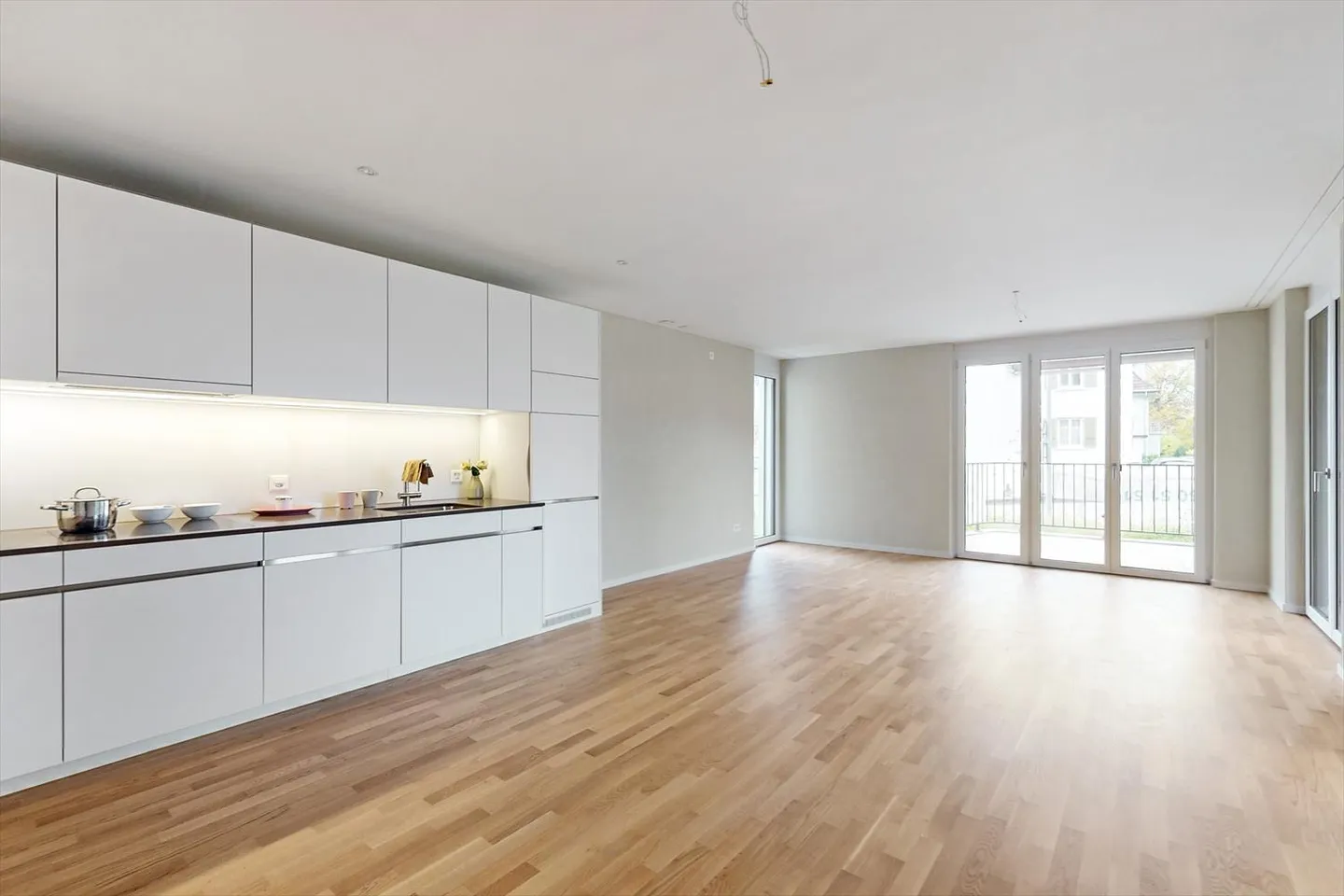 Intimité au niveau du sol - Appartement neuf et élégant au rez-de-chaussée ! - Photo 3 sur 9