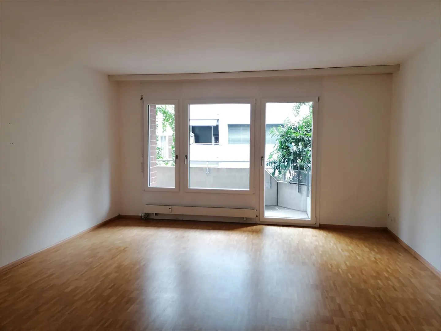 Apartment for rent - Photo 2 of 9