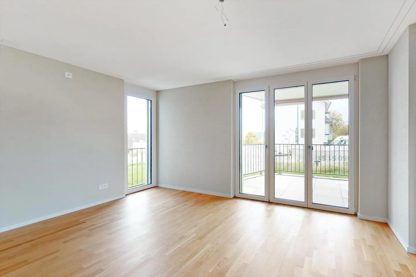 Intimité au niveau du sol - Appartement neuf et élégant au rez-de-chaussée ! - Photo 4 sur 9