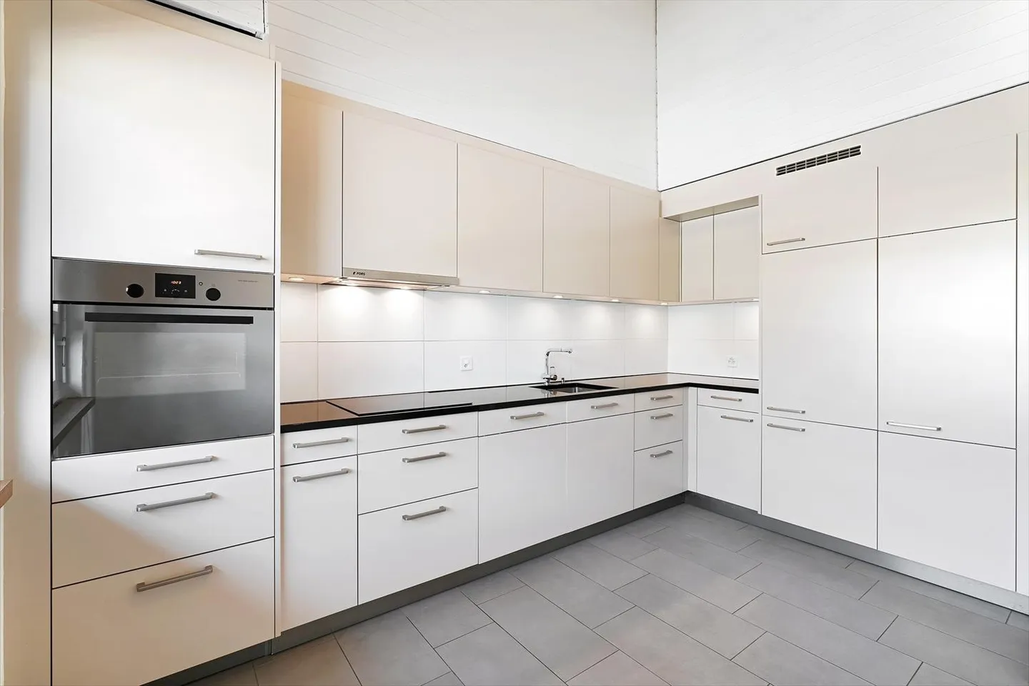 Apartment for rent - Photo 3 of 9