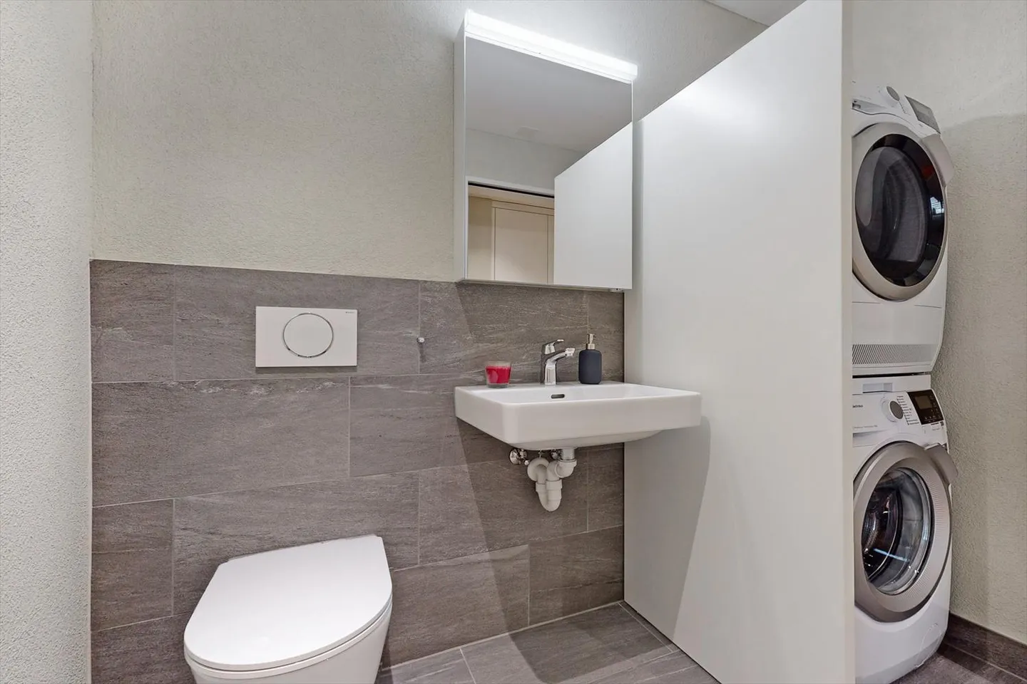 Intimité au niveau du sol - Appartement neuf et élégant au rez-de-chaussée ! - Photo 8 sur 9