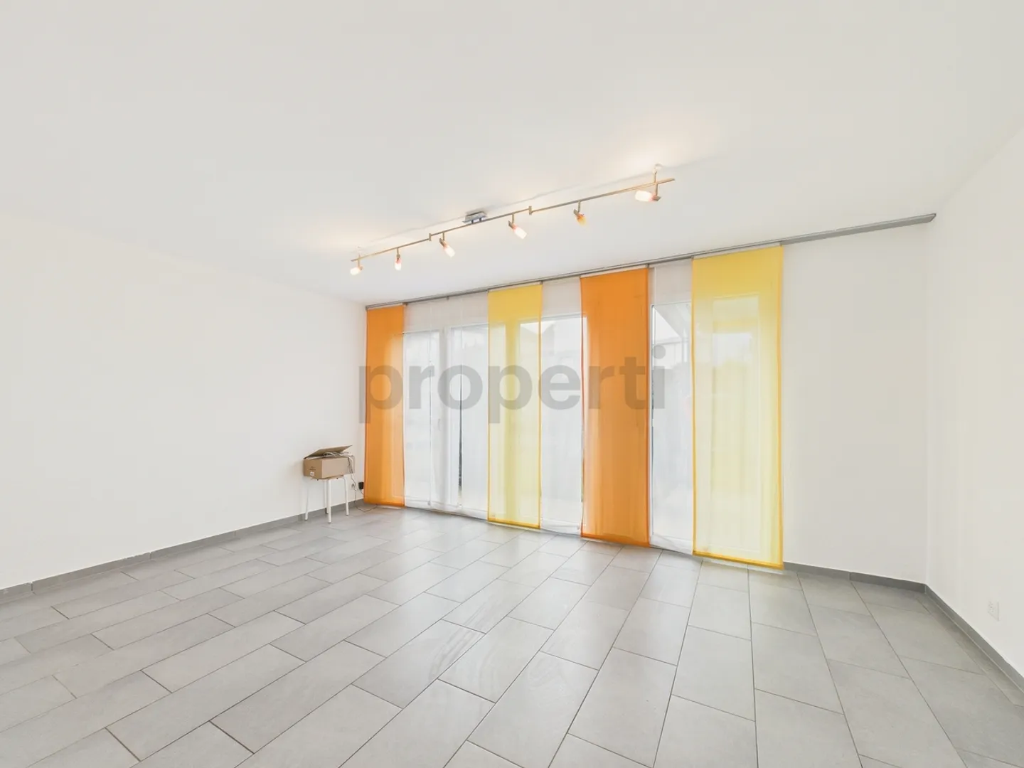 Appartement moderne lumineux de 4,5 pièces Minergie avec terrasse, cave et garage souterrain à Mumpf - Photo 1 sur 13