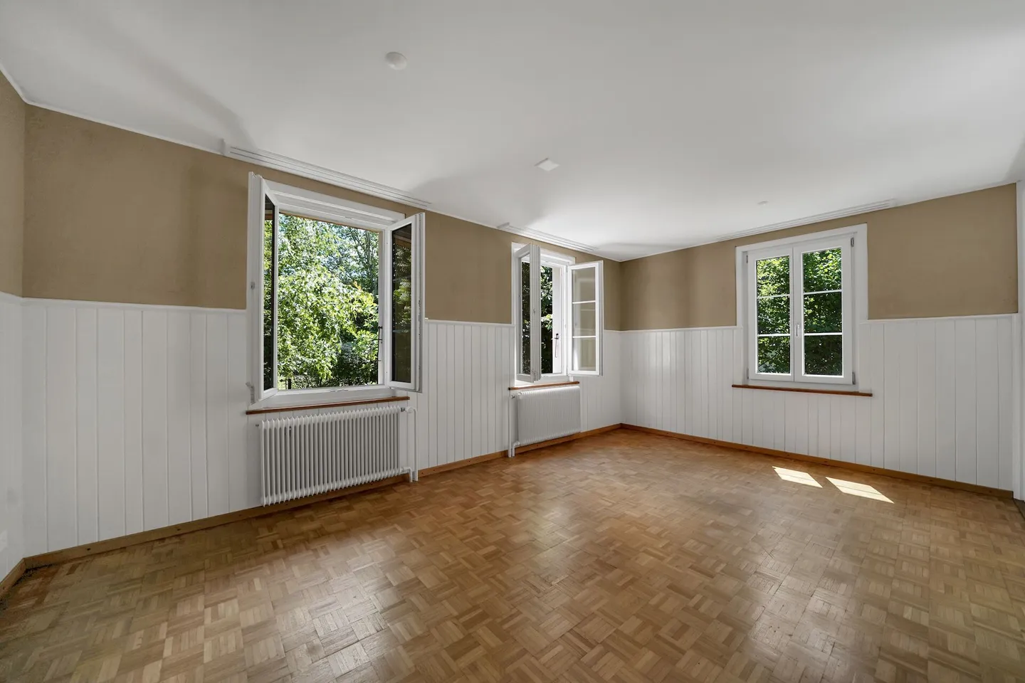 Charming, Central Single-Family Home with Garden in Herzogenbuchsee - Photo 3 of 19