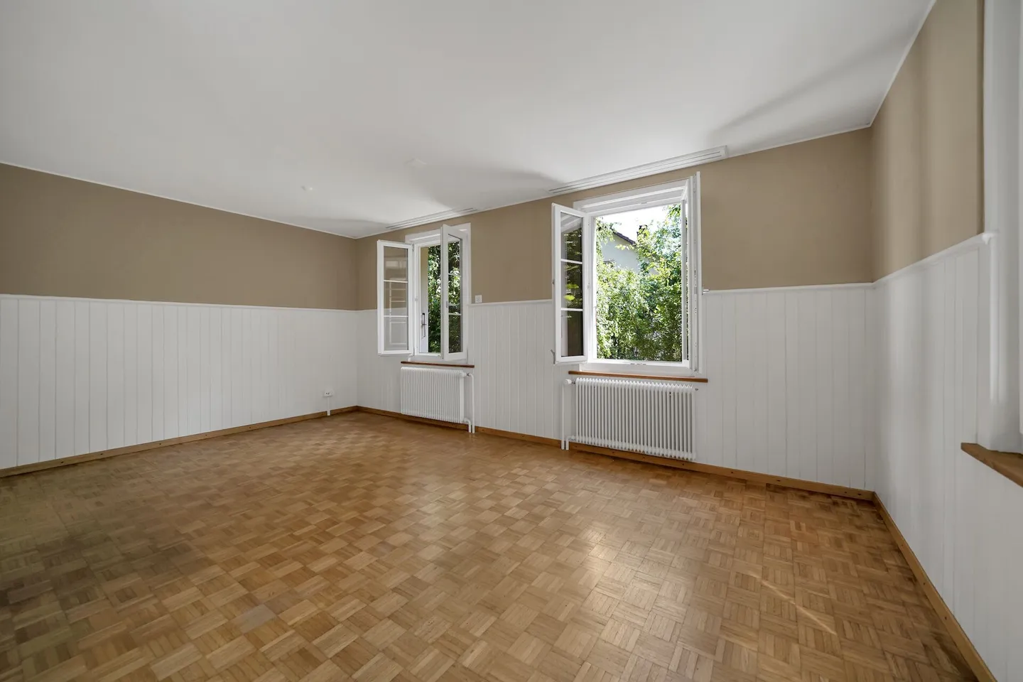 Charming, Central Single-Family Home with Garden in Herzogenbuchsee - Photo 4 of 19