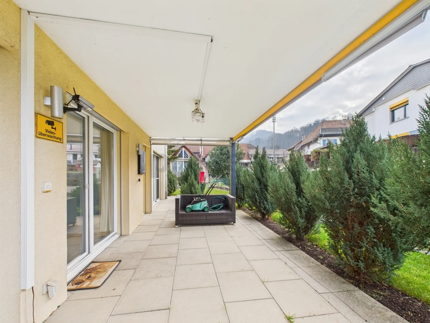 Appartement moderne lumineux de 4,5 pièces Minergie avec terrasse, cave et garage souterrain à Mumpf - Photo 11 sur 13