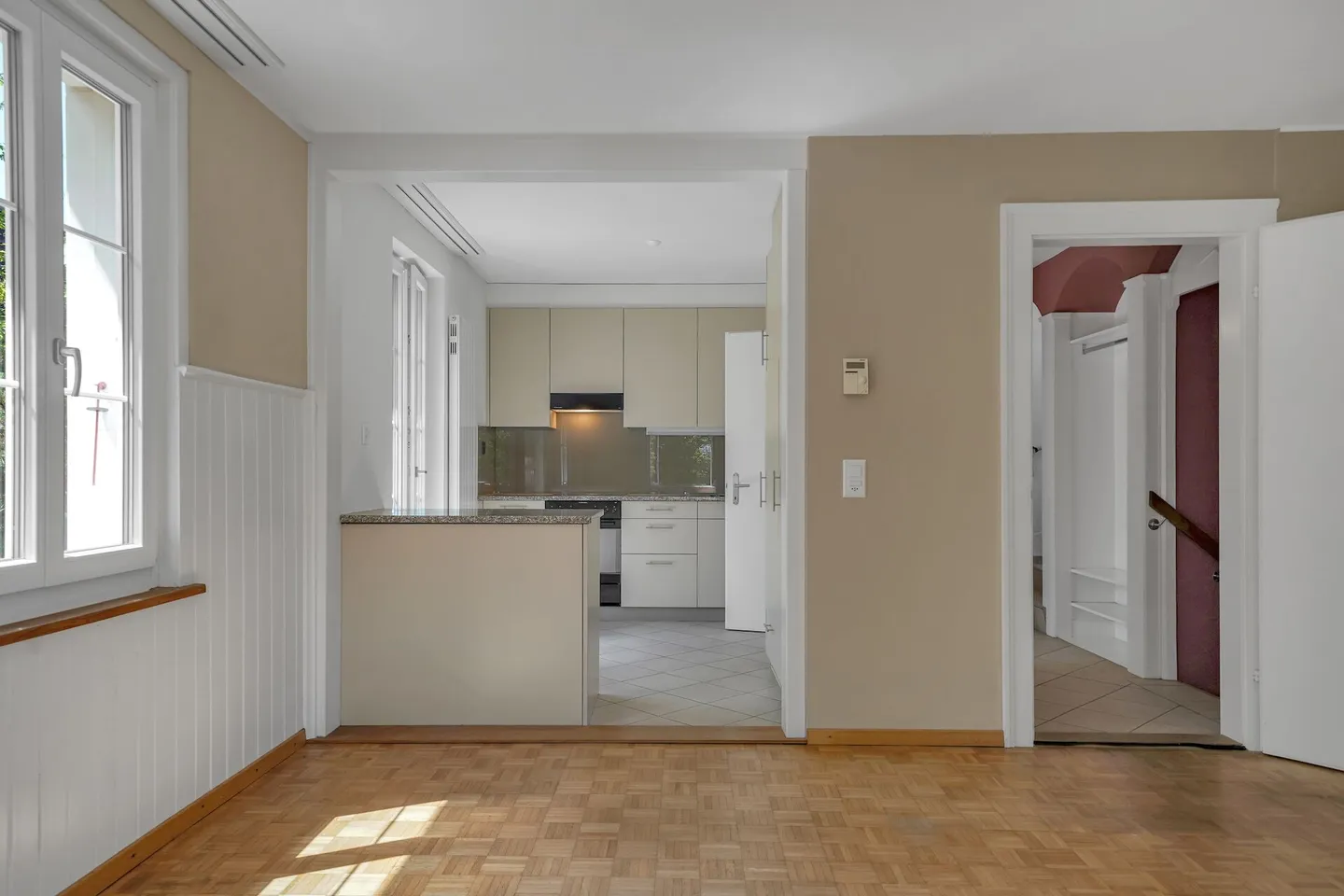 Charming, Central Single-Family Home with Garden in Herzogenbuchsee - Photo 5 of 19