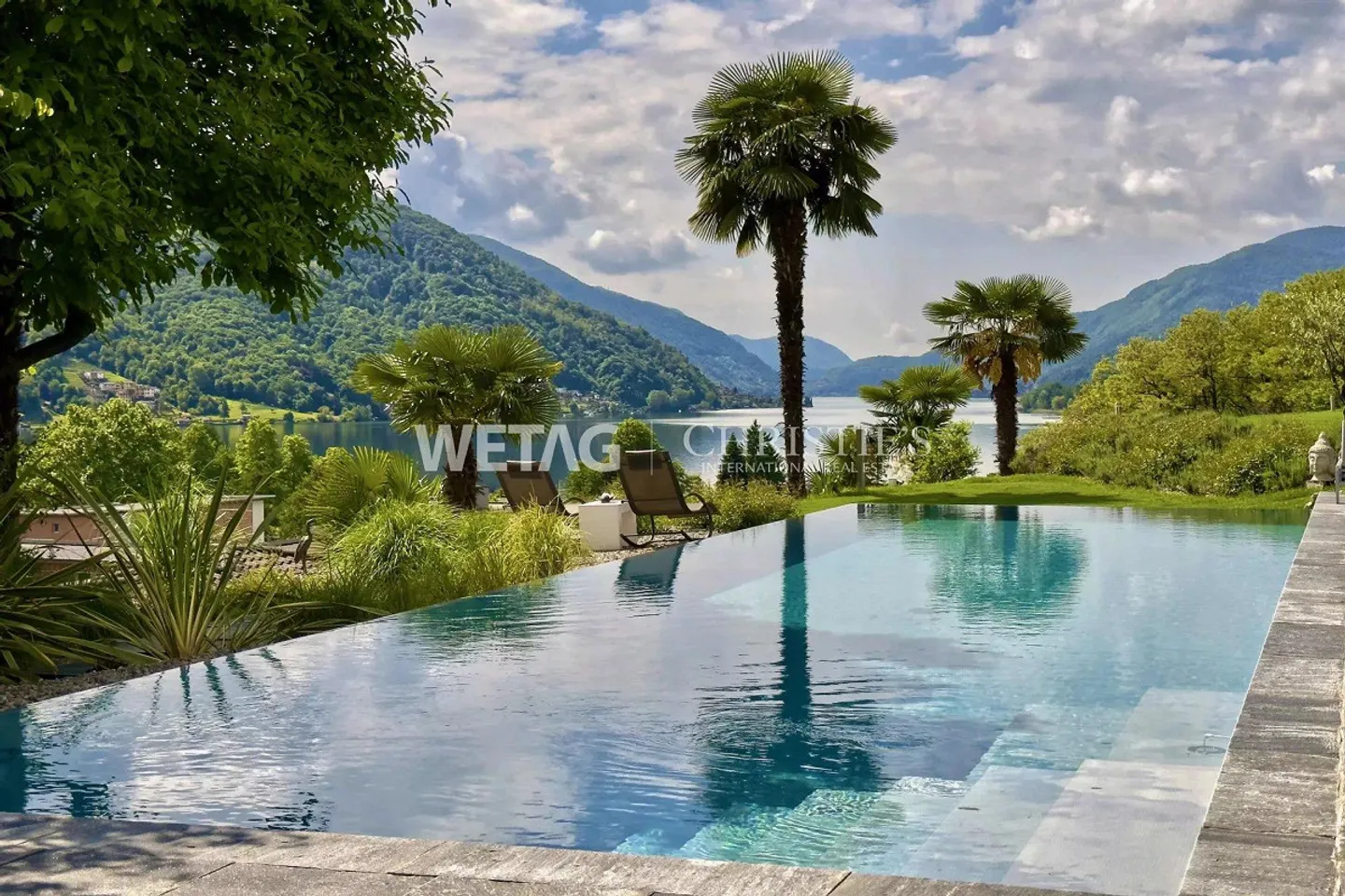Elegante Villa mit Infinity-Pool - Foto 1 von 13