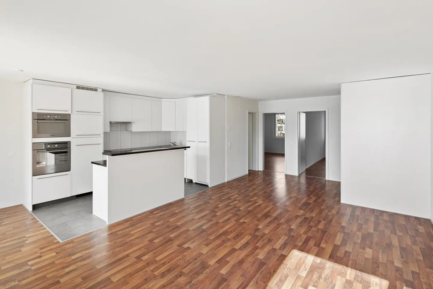 Beautiful apartment in a top location - Photo 3 of 10