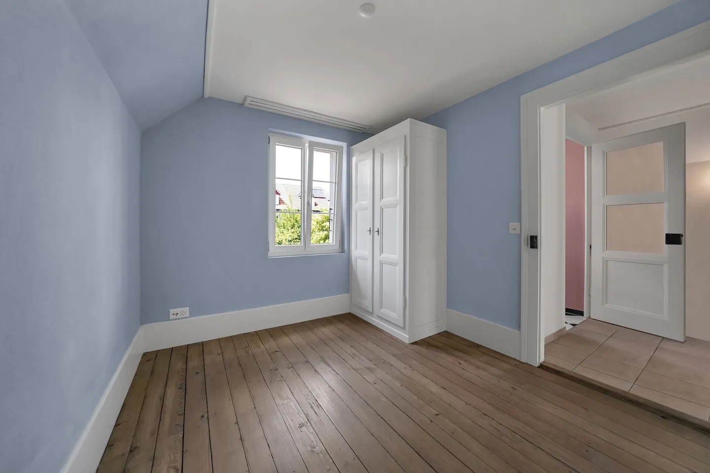 Charming, Central Single-Family Home with Garden in Herzogenbuchsee - Photo 13 of 19
