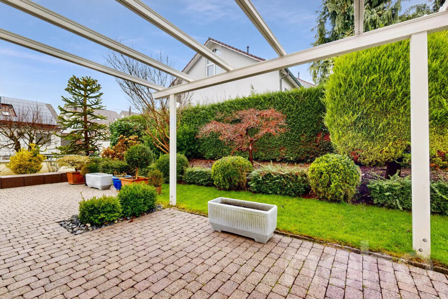 Grosszügiges Haus mit Garten, Doppelgarage und Tempo-30-Lage - Foto 3 von 12