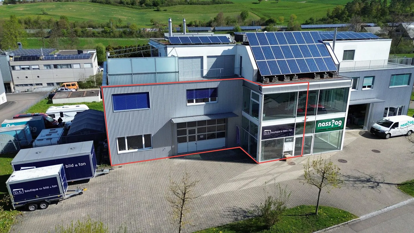 Proprietà commerciale con ufficio, magazzino/produzione e garage ... - Foto 2 di 27
