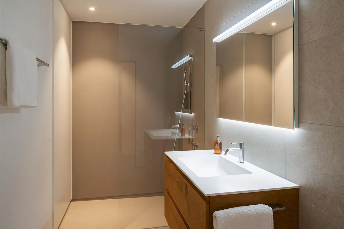 Appartamento esclusivo di 5,5 stanze con vista lago e accesso diretto all'ascensore - Foto 12 di 15