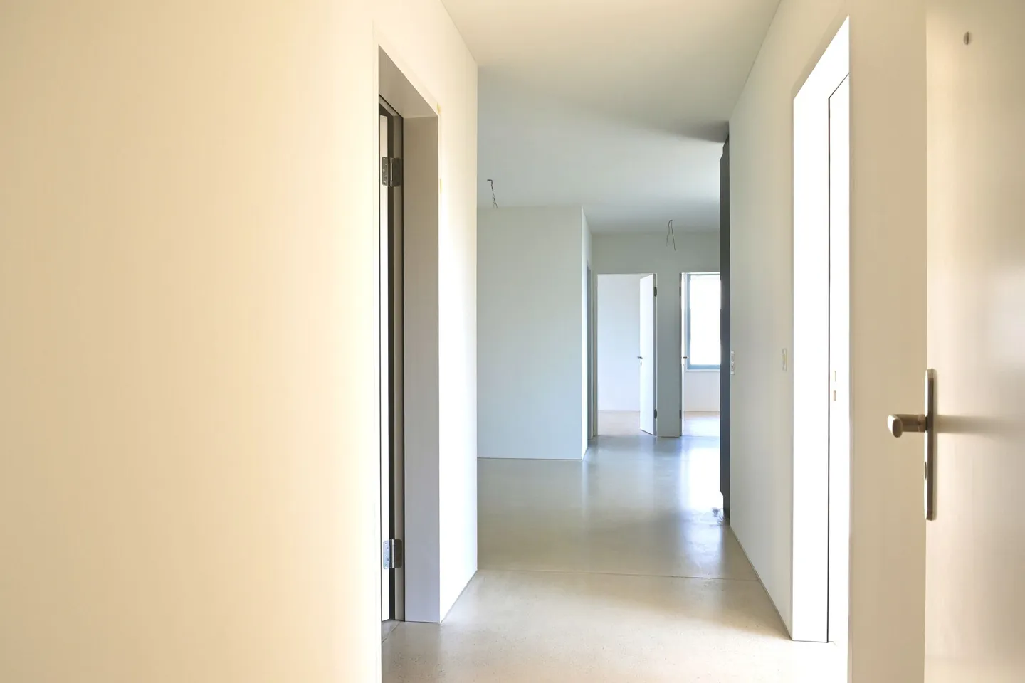 Modern and Charming 4.5 Room Apartment in Flawil - Photo 3 of 12