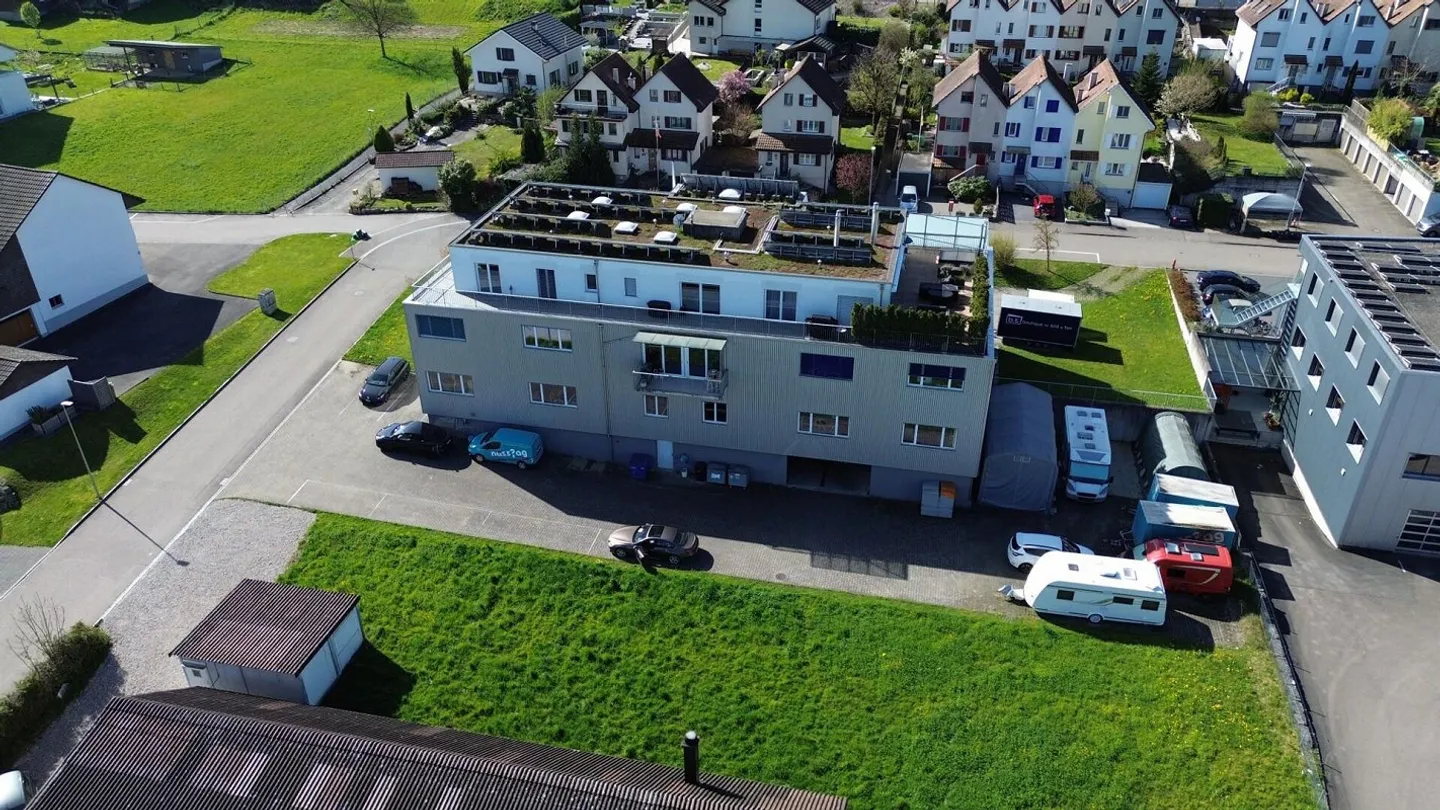 Proprietà commerciale con ufficio, magazzino/produzione e garage ... - Foto 4 di 27