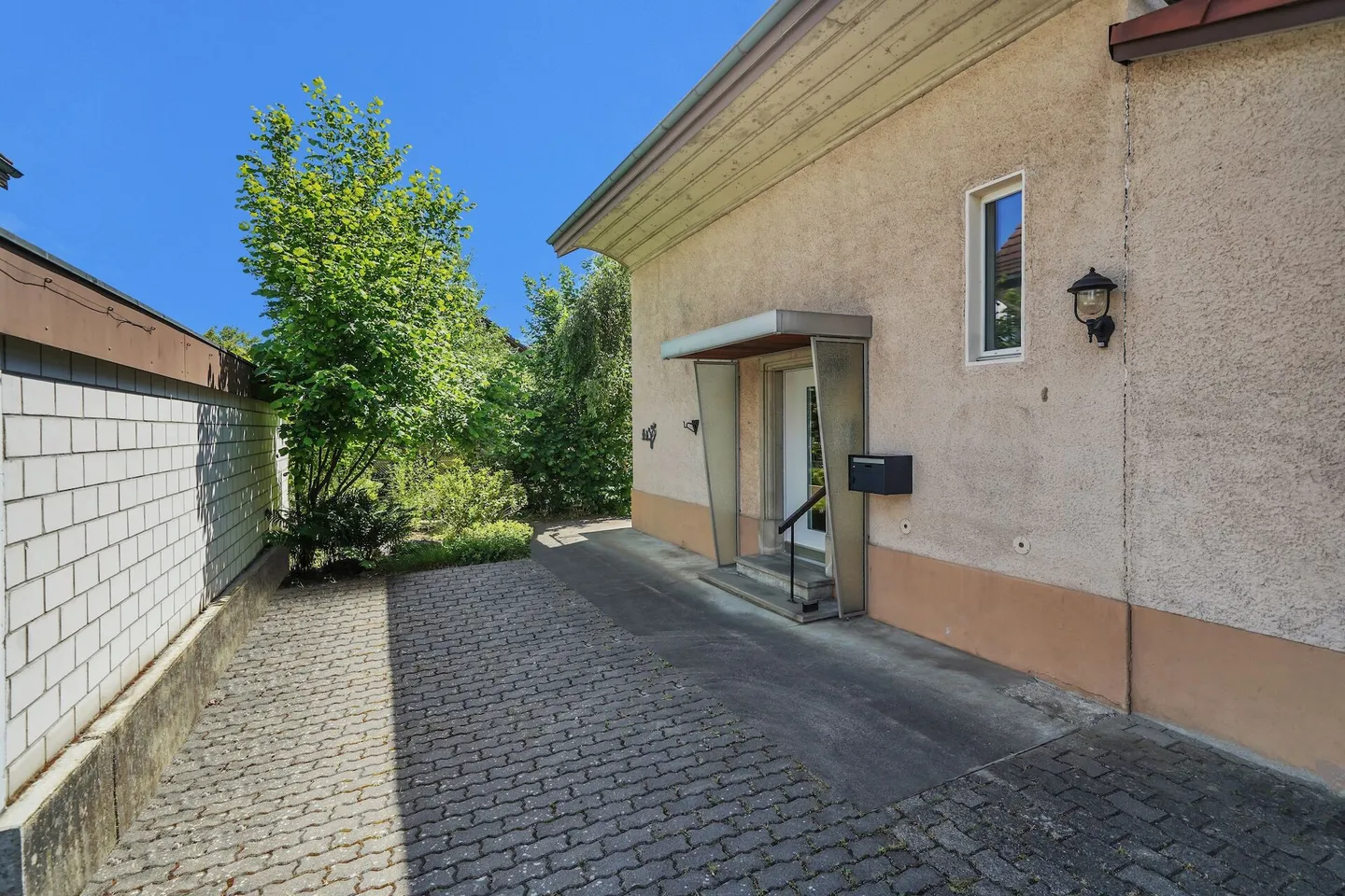 Charming, Central Single-Family Home with Garden in Herzogenbuchsee - Photo 18 of 19