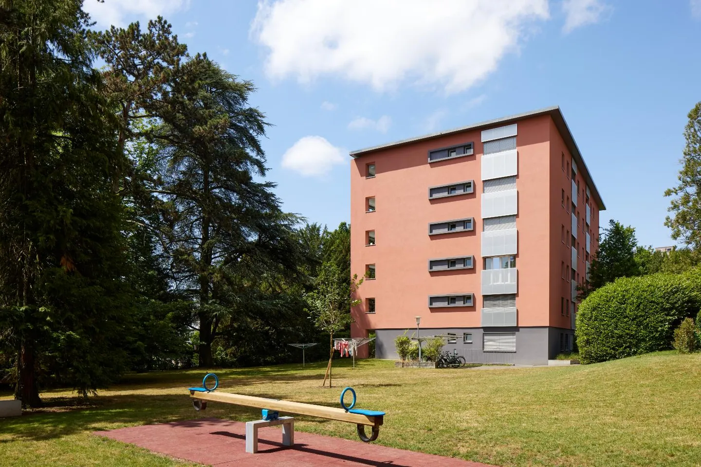 Appartement Charmant dans un Quartier Calme - Photo 2 sur 3