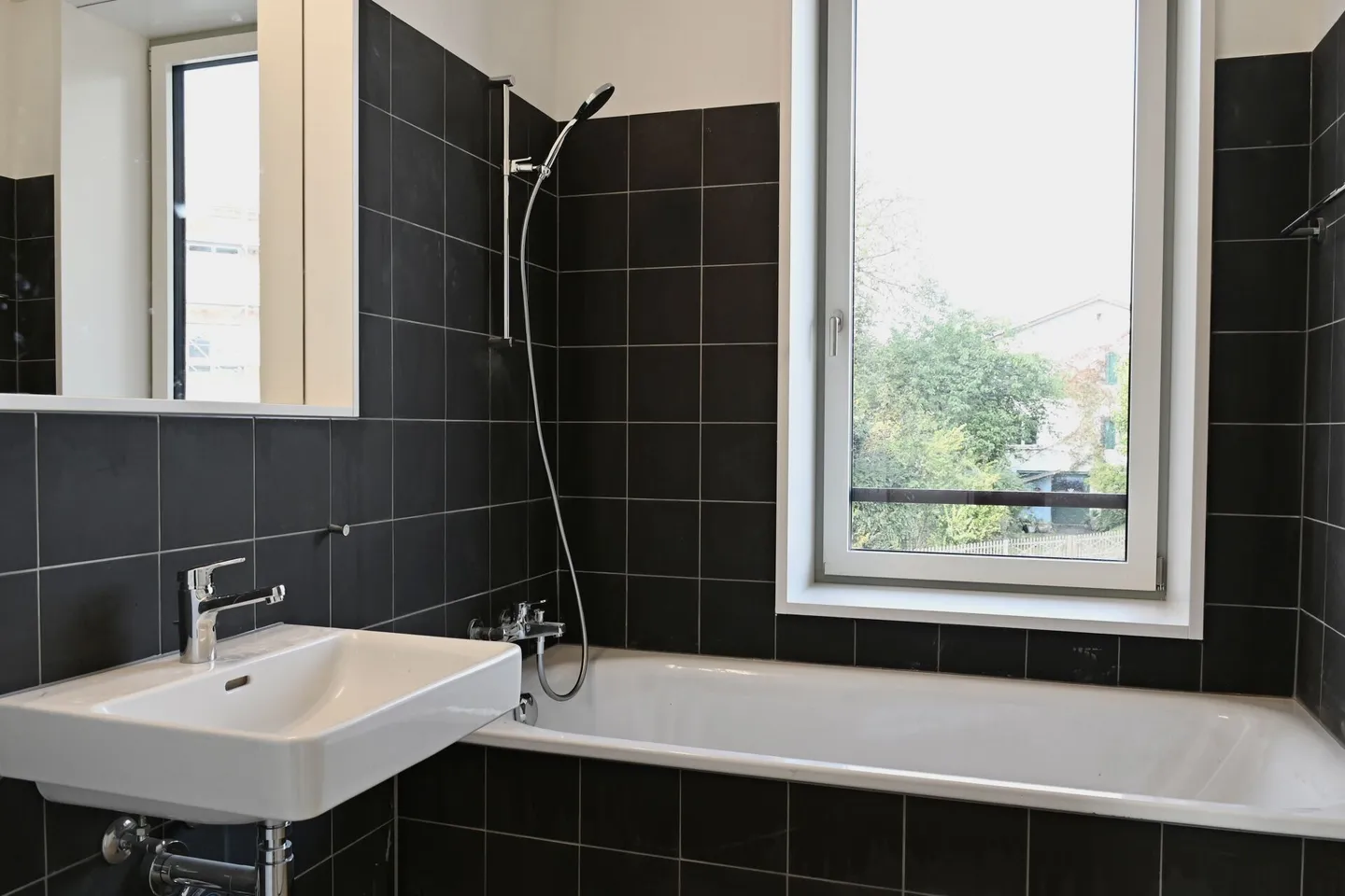 Modern and Charming 4.5 Room Apartment in Flawil - Photo 9 of 12