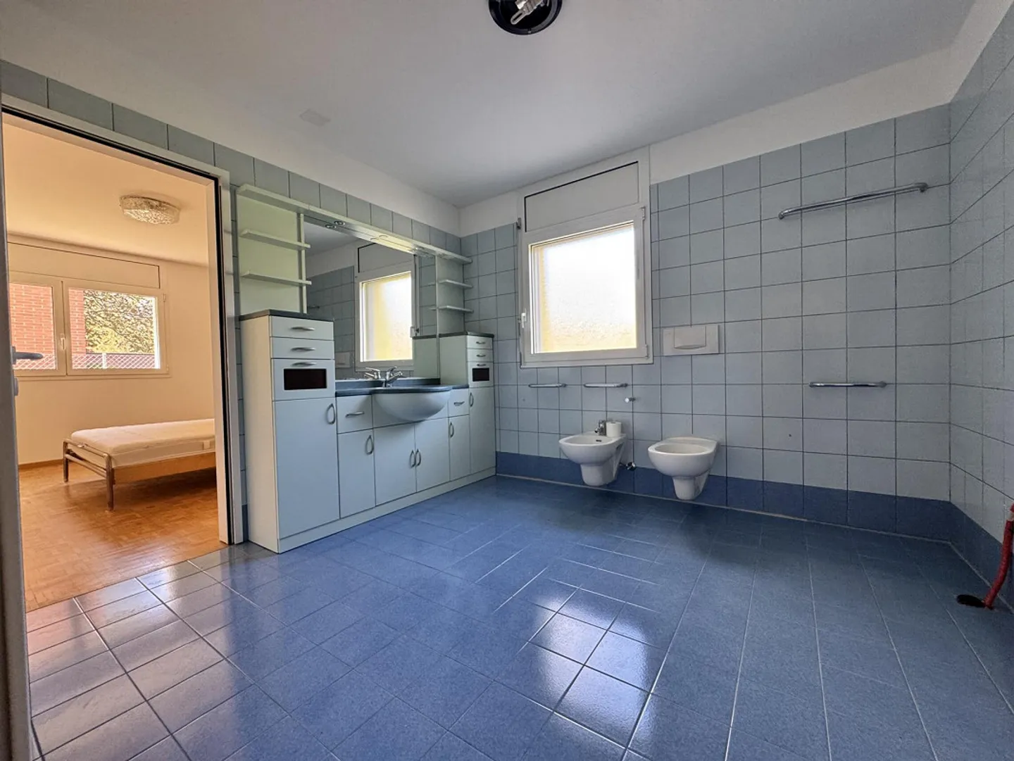 SPACIEUX ET LUMINEUX 3.5 PIÈCES AVEC JARDIN PRIVÉ À LUGAGGIA - Photo 4 sur 10