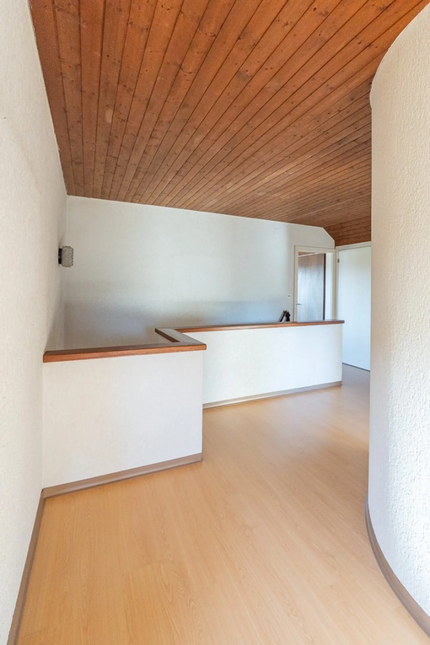 Living, Family, Working: 8.5-Room Single-Family House - Photo 8 of 13