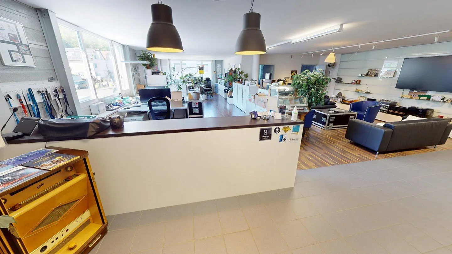 Proprietà commerciale con ufficio, magazzino/produzione e garage ... - Foto 10 di 27
